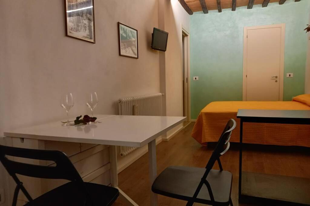 La Locanda Dei Conti, Piccolo E Confortevole Loft Siena Bagian luar foto